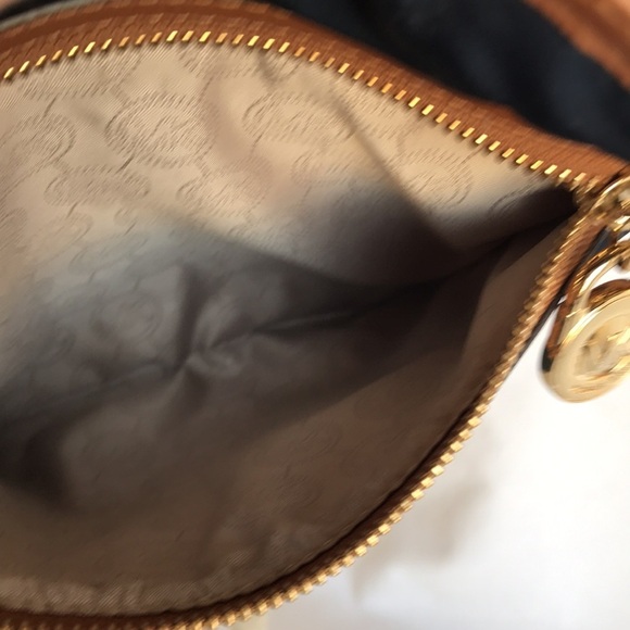 Michael Kors navy nylon crossbody bag with soft shoulder strap, gold zipper - Picture 5 of 7